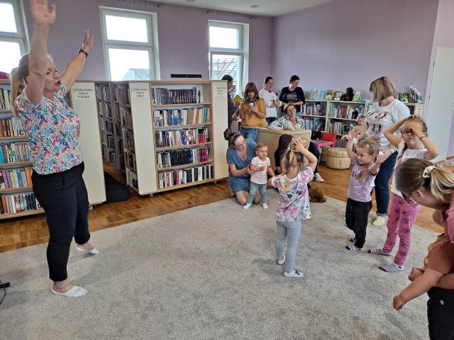 Język, muzyka, ruch, czyli logorytmika w bibliotece.